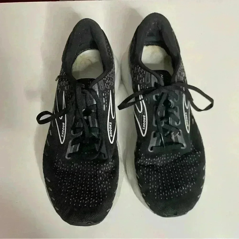 Brooks Mens Black sneakers